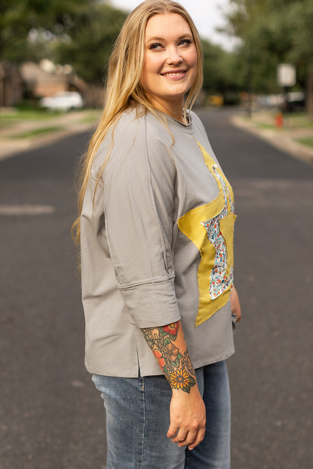 Medium Grey Floral Star Patched Pattern 3/4 Sleeve Plus Size Top